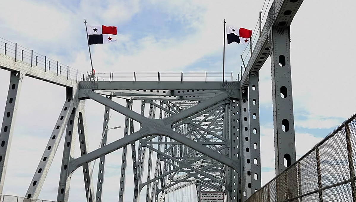 PANAMA EN DIRECTO - Homenaje a la soberanía, banderas nacionales ondean en  el Puente de las Américas