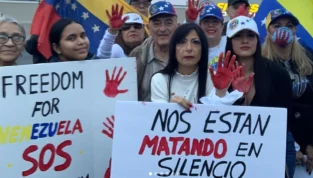 Panamá en Directo | “Manos rojas y voces alzadas: protestas contra Maduro recorren Venezuela y el mundo”