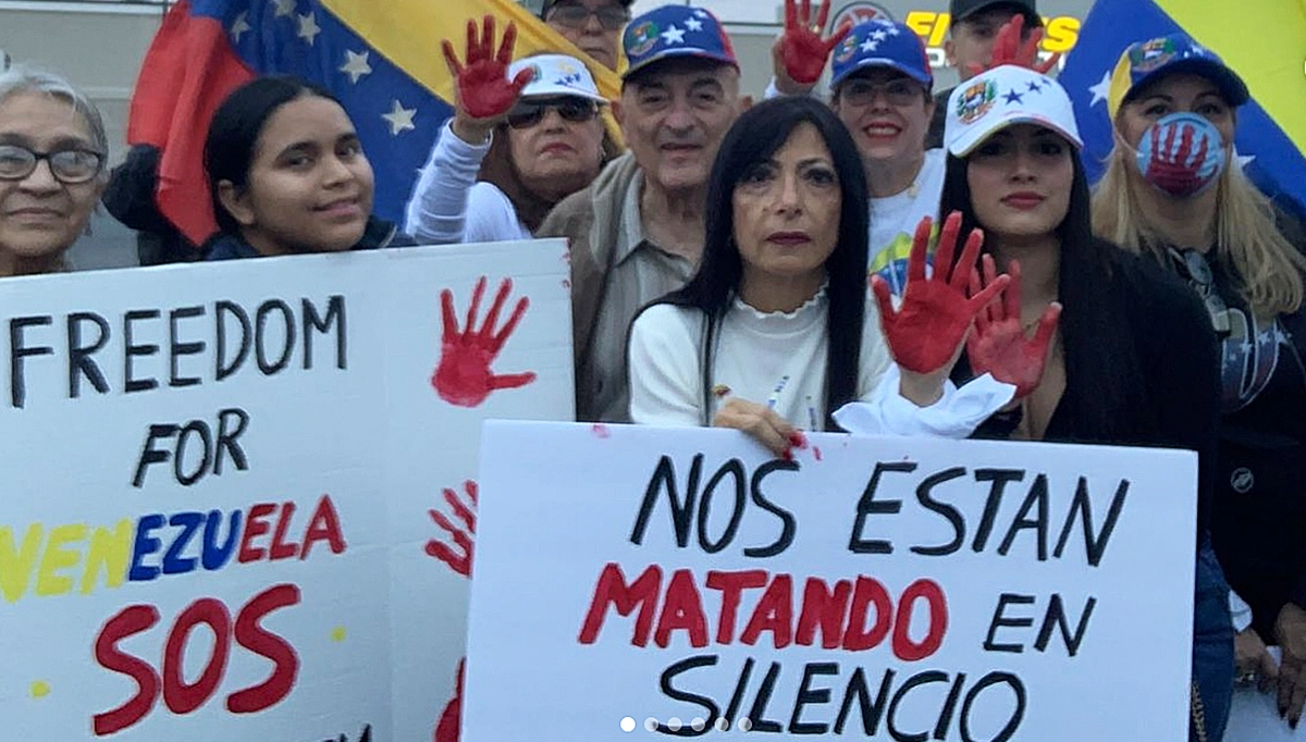 PANAMA EN DIRECTO - Manos rojas y voces alzadas: protestas contra Maduro recorren Venezuela y el mundo