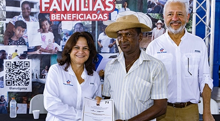 PANAMA EN DIRECTO - 230 Familias de la Cuenca del Canal de Panamá acceden a su título de propiedad