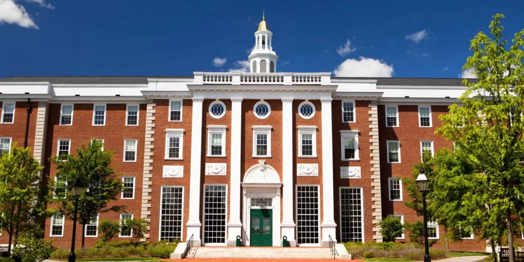 Featured image for “Harvard desafía a Trump y enfrenta una congelación de fondos federales por US$ 2.200 millones”