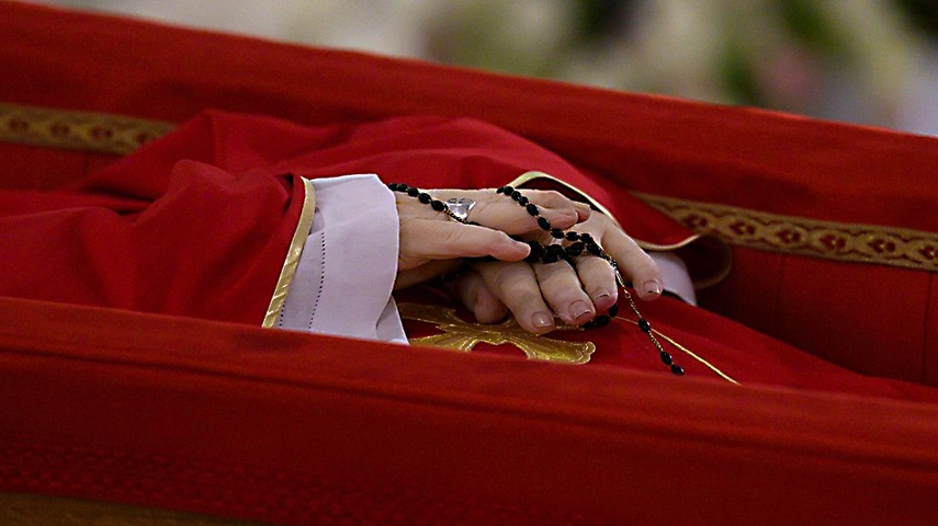 Imagen destacada para “Solemne adiós al Papa Francisco: el funeral será el 26 de abril en la Plaza de San Pedro”