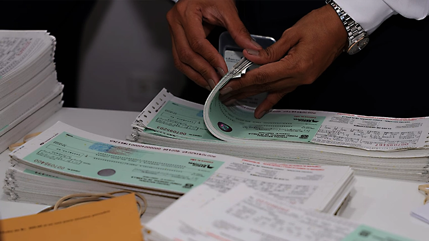 Featured image for “Cheques, filas y paro laboral así de caótica fue jornada en la Asamblea Nacional”