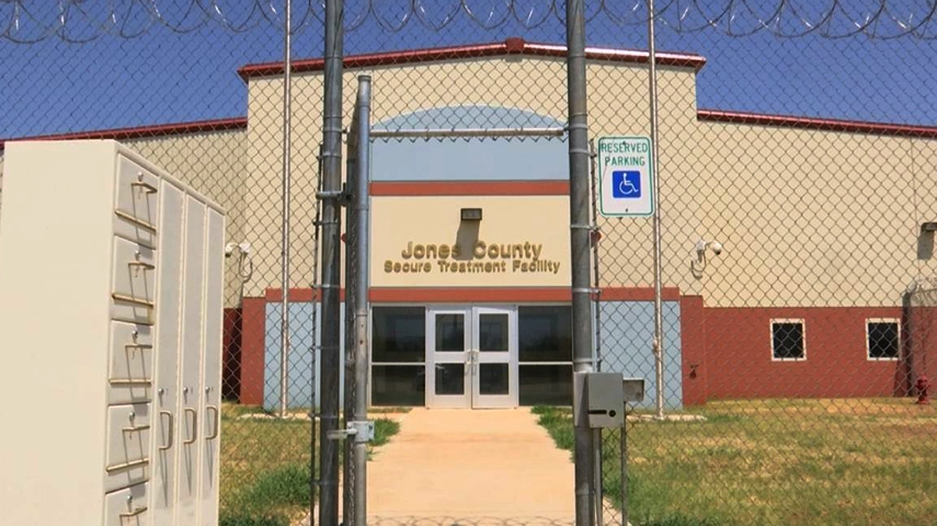 Featured image for “Miembros del Tren de Aragua desata caos en centro de detención en Texas”