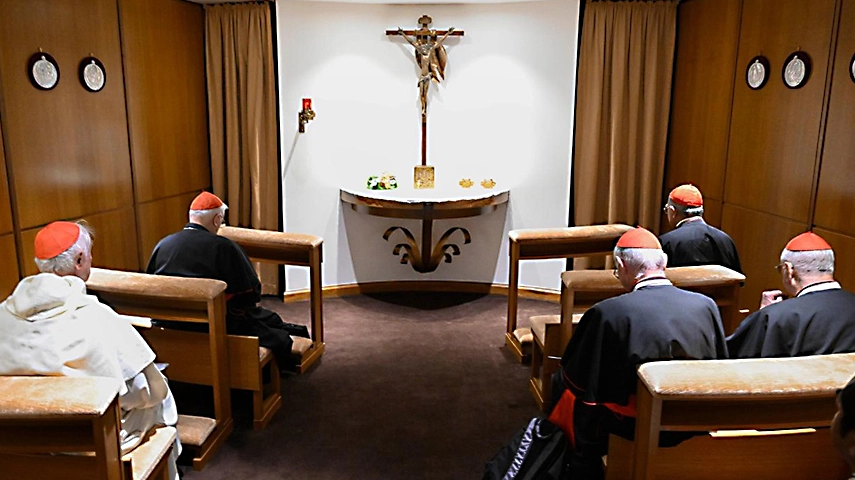 Featured image for “Entre oraciones y discursos, los cardenales reflexionan sobre el futuro y la misión de la Iglesia”