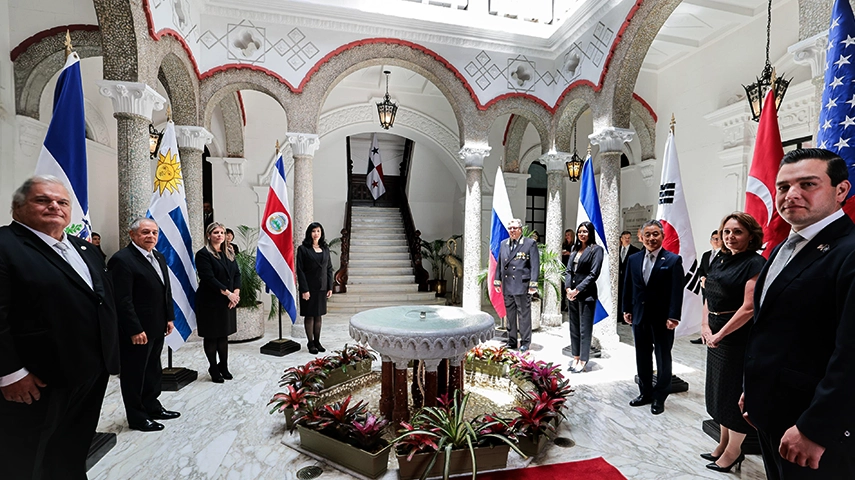 Featured image for “El presidente Mulino recibe credenciales de embajadores de nueve países”