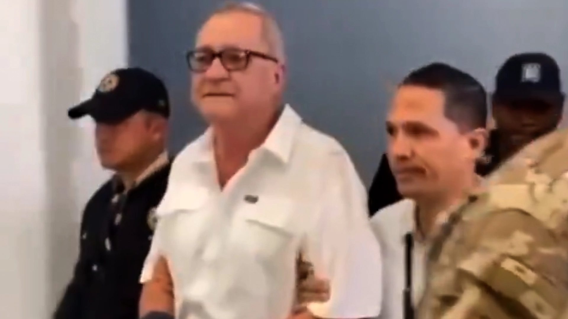 Featured image for “David Ochy regresa extraditado a Panamá para enfrentar cargos por caso New Business”