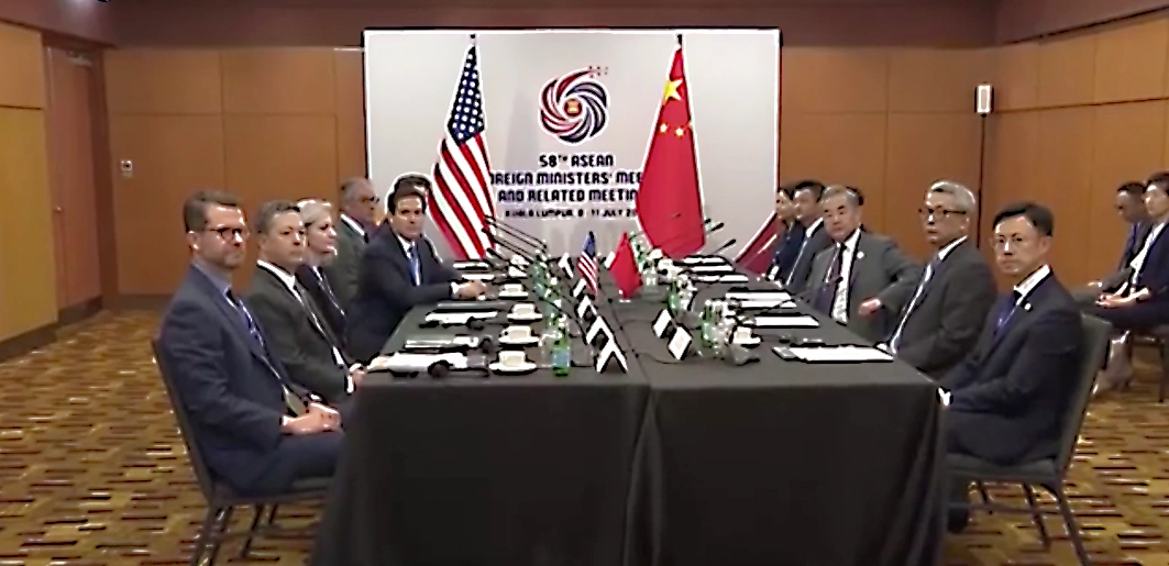 Featured image for “EE.UU. y China reanudan el diálogo en Malasia en medio de tensiones comerciales y geopolíticas”