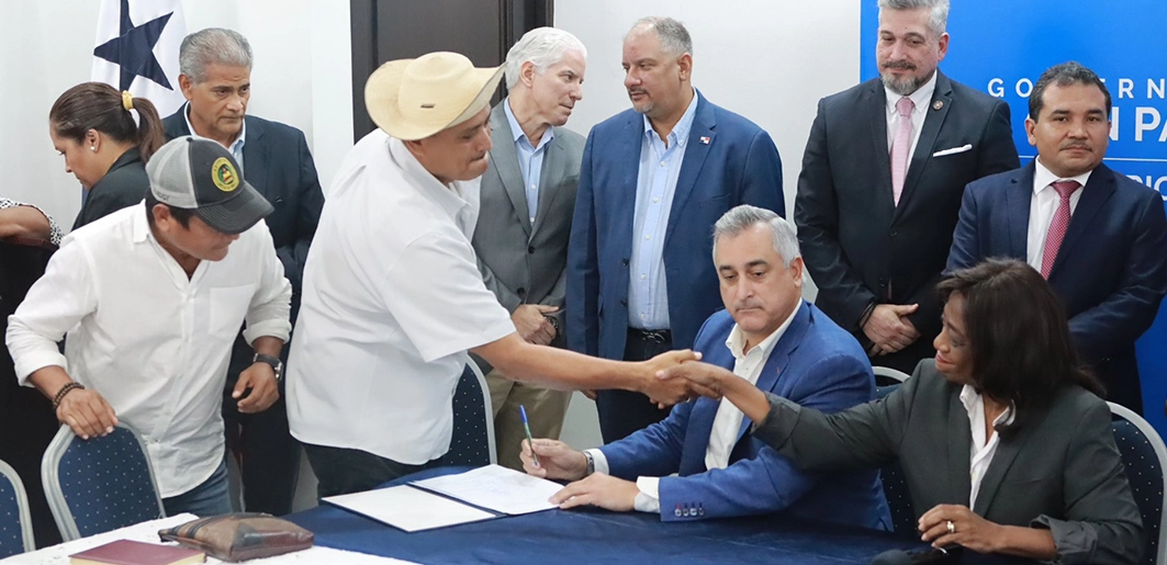 Featured image for “Gremios magisteriales acuerdan con el Meduca el retorno a las aulas tras 12 semanas”