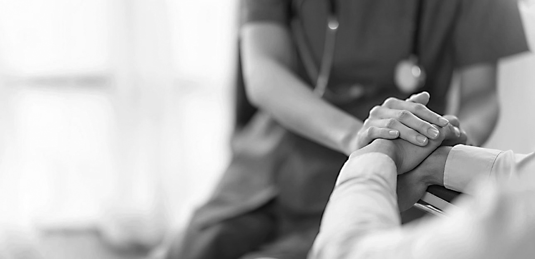 Panamá en Directo | “Fuego Cruzado por la Bata Blanca: El choque entre una Ley de Mala Praxis y una revolución de seguridad del paciente en Panamá.”