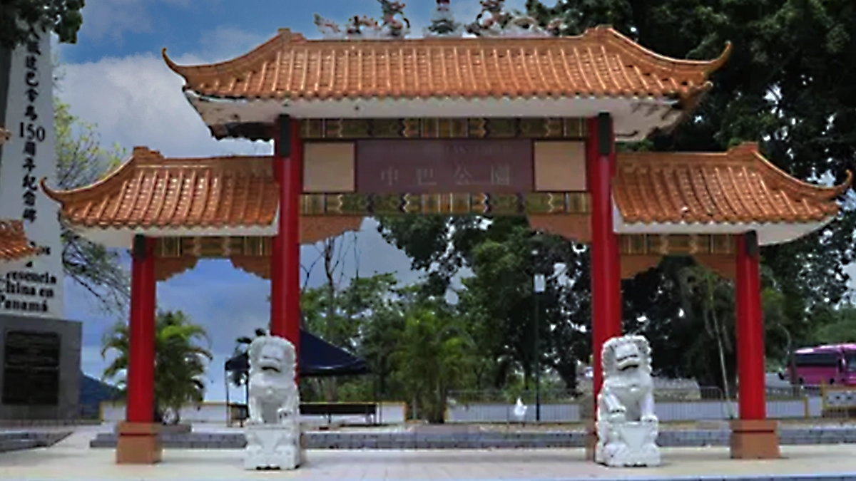 Featured image for “Gobierno ordena la restauración inmediata del monumento chino y cuestiona la demolición”