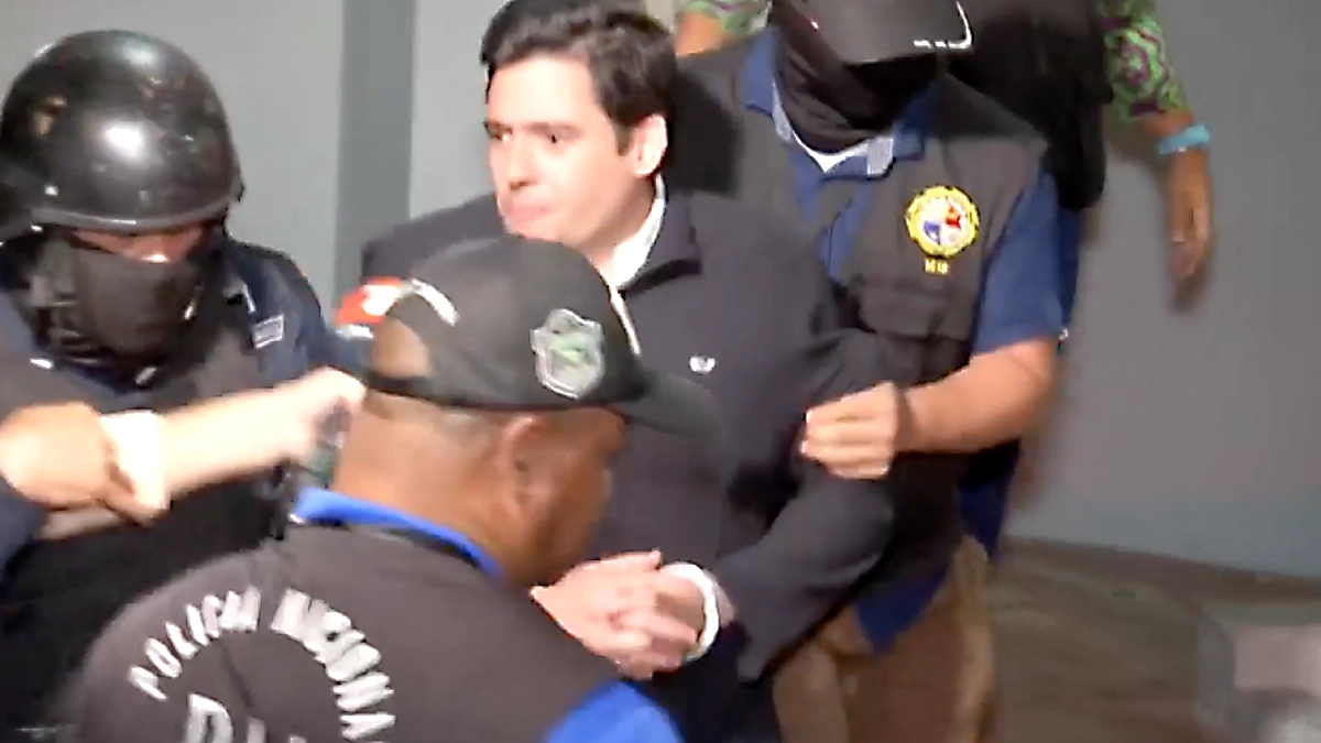 Featured image for “Ex vicepresidente Carrizo queda bajo arresto domiciliario y le imputan cargos por presunto enriquecimiento injustificado”