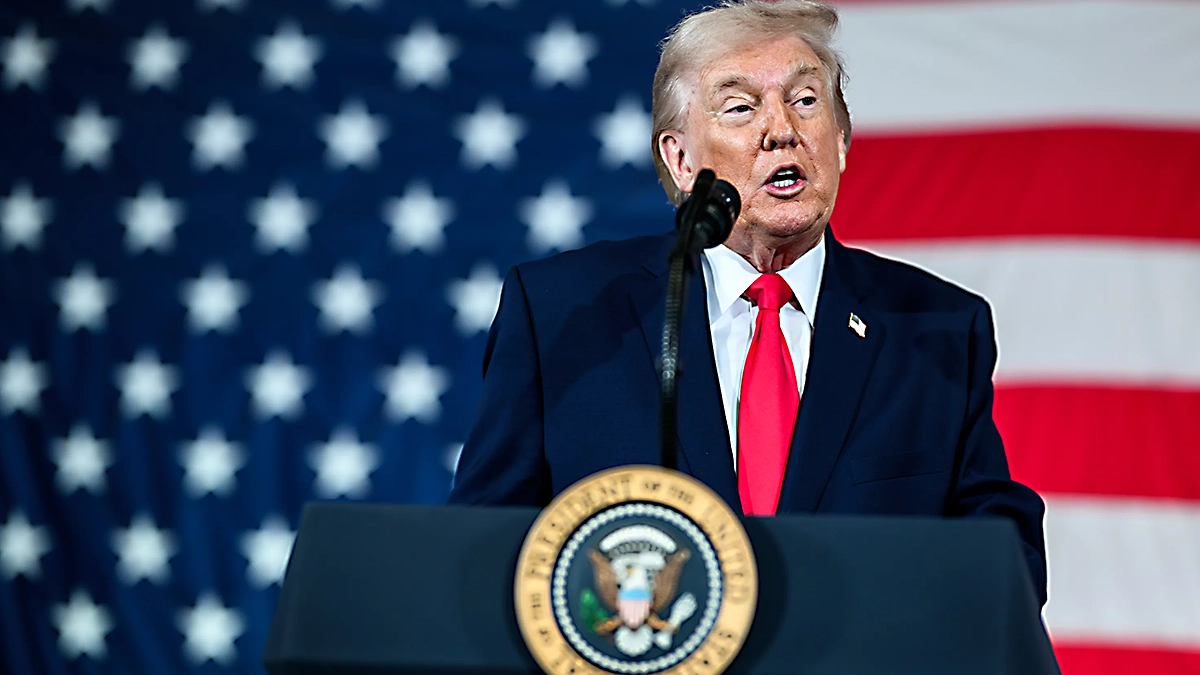 Imagen destacada para “Donald Trump evalúa opciones militares contra Irán en medio de negociaciones de último minuto”