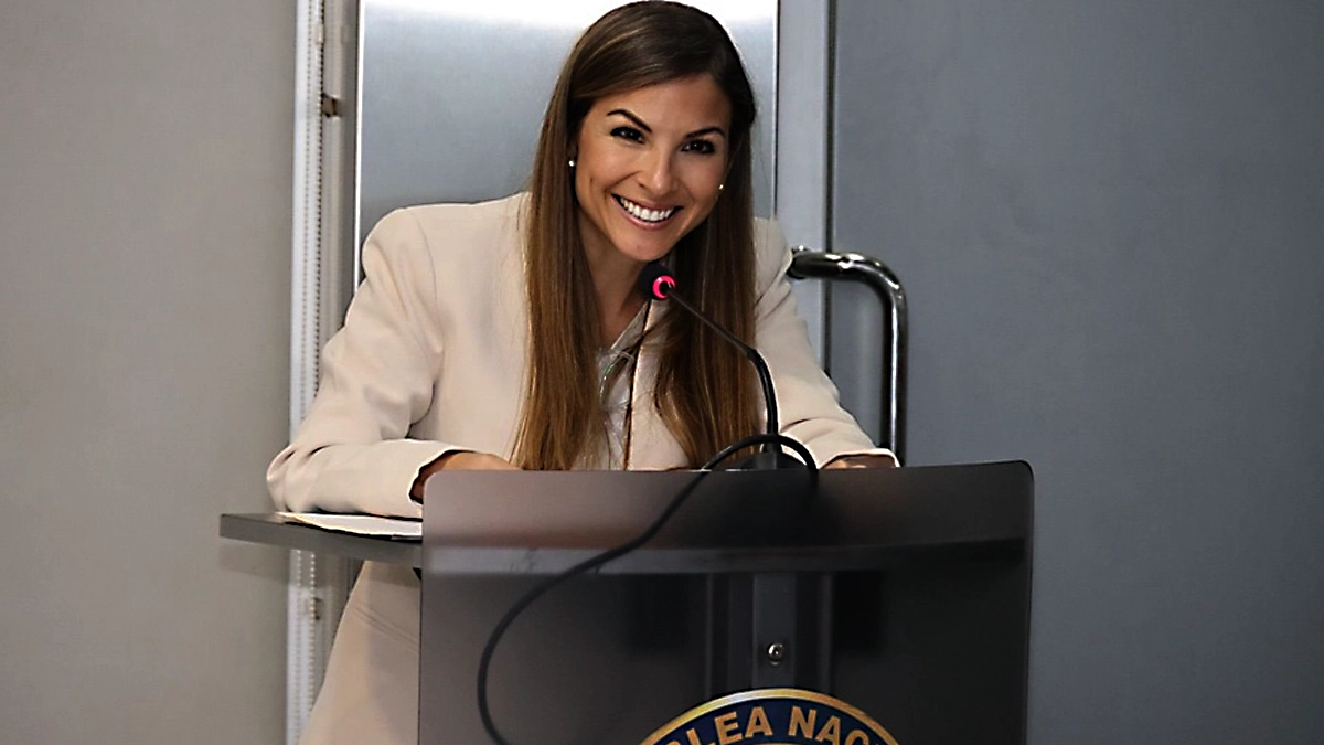 PANAMA EN DIRECTO - Ana Fábrega presenta su renuncia a la dirección de Senniaf