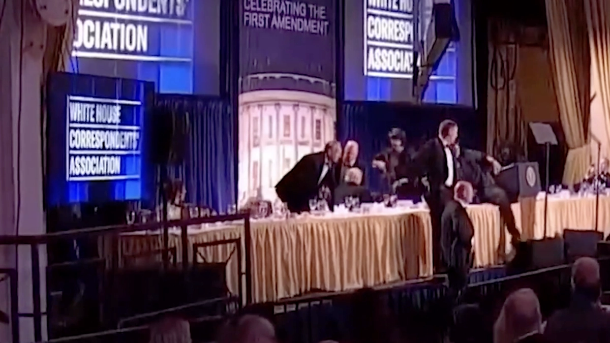 Imagen destacada para “Tiroteo en cena de corresponsales obliga a evacuar a Trump y reaviva debate sobre seguridad”